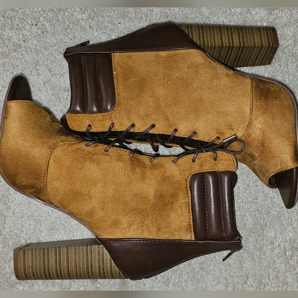 New without box 4 1/2 inch peep toe construction boots - Picture 5 of 5